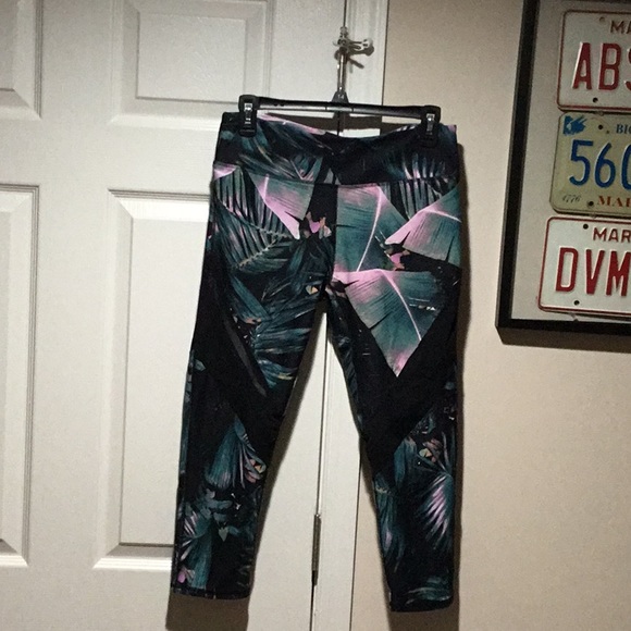 Fabletics Pants - Fabletics Print Capri - Size M
